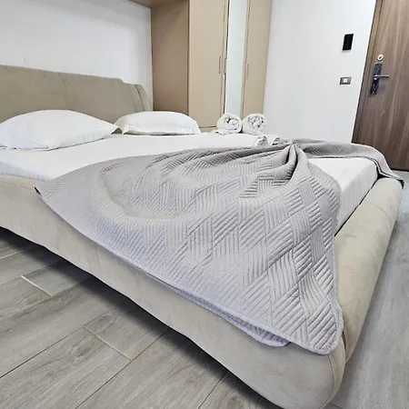 Luxury King Size Studio Alezzi N10